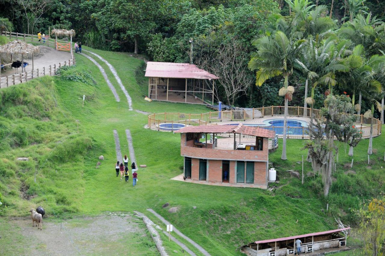Апартаменты Hacienda Charrascal Coffe Farm Манисалес Экстерьер фото