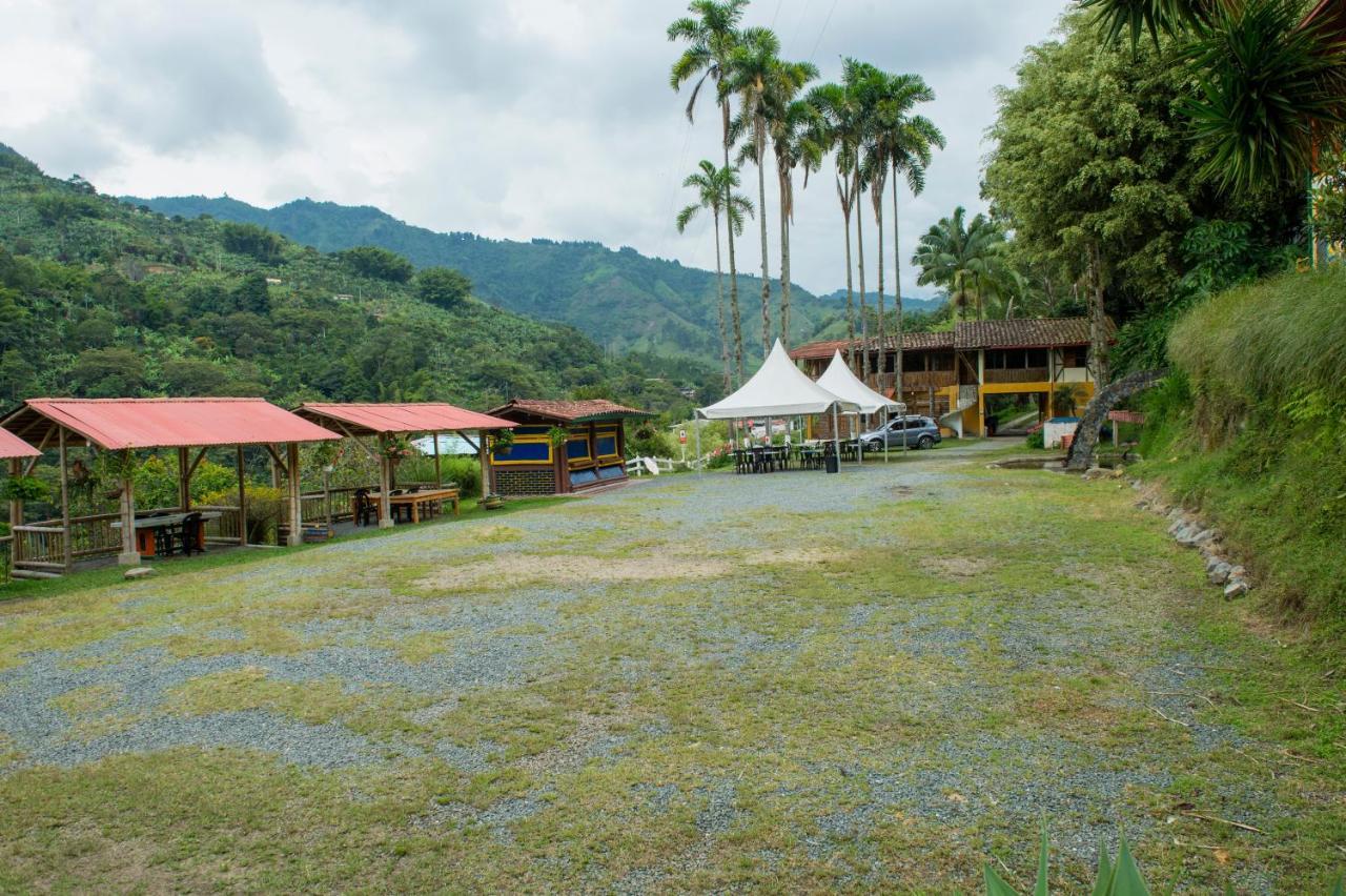 Апартаменты Hacienda Charrascal Coffe Farm Манисалес Экстерьер фото